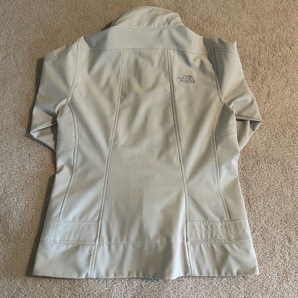 The North Face TNF Apex jacket. Cream colour. Size M. - Picture 2 of 6